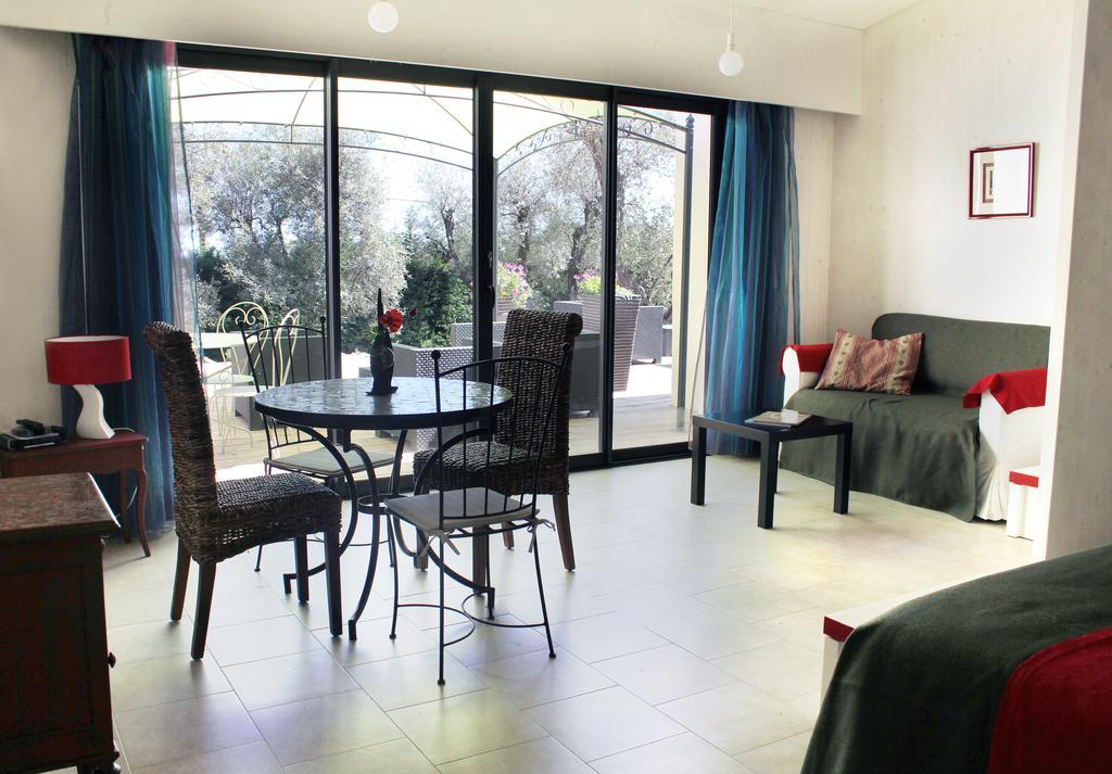 Maison d'Hôtes Bleu Azur Tourrettes-sur-Loup Chambre photo